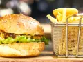 Soczysty burger z dorsza: Koniec z suchą rybą! Przepis Błażeja.