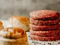 Ile smażyć hamburgery, aby były soczyste i idealnie wypieczone