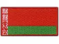 Naszywka z flagą Białorusi. Czerwony pas na górze, zielony na dole, a po lewej stronie biało-czerwony wzór.