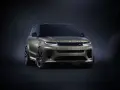 Range Rover Sport color oro con cerchi da 22 pollici originali, un'eleganza sportiva che cattura lo sguardo.