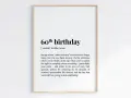 Gerahmtes Poster mit der Definition von "60. Geburtstag" in schwarzer Schrift auf weißem Hintergrund.