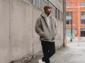 Bluza crewneck – co to znaczy i dlaczego warto ją mieć w szafie?