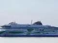 Prom Tallink Shuttle "Megastar" płynie po Bałtyku, łącząc Tallin z Helsinkami.