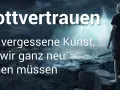 Mann mit Schwert steht im Sturm. Der Text "Gottvertrauen: Die vergessene Kunst, die wir ganz neu lernen müssen" erinnert an Psalm 20.