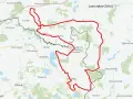 Mapa z zaznaczonym na czerwono żelazny szlak rowerowy godów, prowadzący przez tereny Czech i Polski, w tym okolice Karwiny i Jastrzębia-Zdroju.