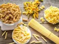Różne rodzaje makaronu: fusilli, penne, farfalle i spaghetti. Czy semolina to tylko mąka? Nie, to baza do pysznych dań!