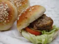 Ile piec hamburgery w piekarniku, aby były soczyste i pyszne