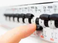 Bezpiecznik 6A: 1380W mocy? Jak bezpiecznie obciążyć obwód?