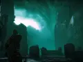 Kratos se adentra en Helheim, el reino de los muertos de God of War, bajo un cielo verde espectral.