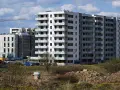 Nowe bloki mieszkalne. Kto musi wywiesić tabliczkę z danymi kontaktowymi przy wejściu do apartamentu na doby? Właściciel lub zarządca nieruchomości.