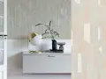 Ideas de papel pintado para recibidor: diseño geométrico en tonos pastel y beige, creando un ambiente moderno y acogedor.