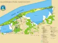 Mapa Słowińskiego Parku Narodowego z zaznaczonymi szlakami pieszymi i rowerowymi, jeziorami, wydmami i miejscowościami. Idealna do planowania wycieczki rowerem po SPN.