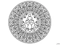 Mandala complexe et symétrique, représentant Bouddha méditant sur un lotus. Un dessin symétrique difficile à colorier.