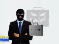 Mężczyzna w kominiarce i garniturze, obok walizki na haczyku. Tu Europa oszuści.
