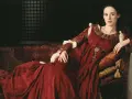 Juana la Loca, vestida de rojo, reflexiona sobre cuántos hijos tuvo.
