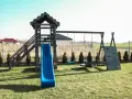 Skuteczne sposoby na zabezpieczenie drewnianego placu zabaw przed zniszczeniem