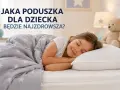Jaka poduszka dla dziecka będzie najzdrowsza? Mała dziewczynka śpi spokojnie na białej poduszce, otulona kołdrą w gwiazdki.