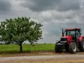 Badanie techniczne ciągnika: Co sprawdzają i jak zdać za pierwszym razem?