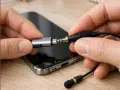 Adapter do telefonu ułatwia podłączenie słuchawek z mikrofonem z jednym wejściem.