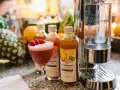 Miksologia co to? Koktajl z malinami, syropy i saturator Sodastream.