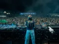 DJka na scenie, tłum ludzi na festiwalu techno Polska, unoszący się zielony aligator.