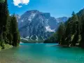 Laghi Trentino: acque turchesi e montagne imponenti incorniciati da fitti boschi di conifere.