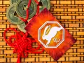 Chiński królik znak zodiaku na tle bambusowym, obok chińskie monety i czerwony węzeł.