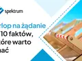 Czy urlop na żądanie jest płatny? 10 faktów, które warto znać, by w pełni cieszyć się wakacjami. Logo "spektrum".