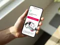 Dłoń trzyma smartfon z potwierdzeniem podpisu elektronicznego. Sigillum oferuje podpisy dla każdego obywatela.