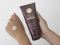 Jaki peeling przed samoopalaczem, aby uniknąć smug i plam?