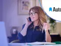 Kobieta rozmawia przez telefon, trzymając długopis. Logo Autopay obok. Dowiedz się, autopay co to jest.