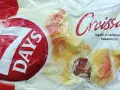 Opakowanie rogalików 7Days z nadzieniem kakaowym, widok z bliska.