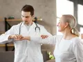 Ortopeda czy fizjoterapeuta? Kiedy do kogo? Szybki powrót do zdrowia