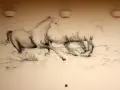 Dwa konie w galopie, ich ruch uchwycony w dynamicznym rysunku.