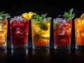 Pięć kolorowych drinków z lodem i owocami. Idealne na lato, pokazują, jak zrobić dobry drink.