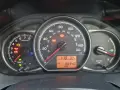 Kontrolka silnika świeci się na desce rozdzielczej Toyoty, wskazując błąd DTC P1604. Odometer pokazuje 88940 mil.