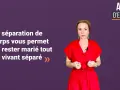 Une femme en robe rouge explique que la séparation de corps permet de rester marié tout en vivant séparé. Avis d'expert.