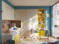 Arredare camerette piccole con soluzioni salvaspazio: letto con cassetti, scrivania, libreria gialla e armadio a muro.