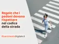 Bambina attraversa sulle strisce pedonali, imparando le regole per i pedoni nel codice della strada.