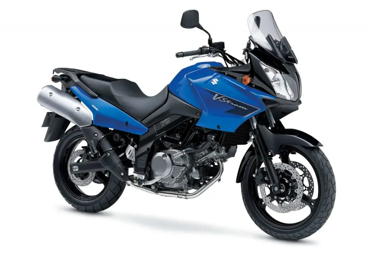 Niebieski Suzuki V-Strom 650. Poznaj jego dane techniczne i możliwości.
