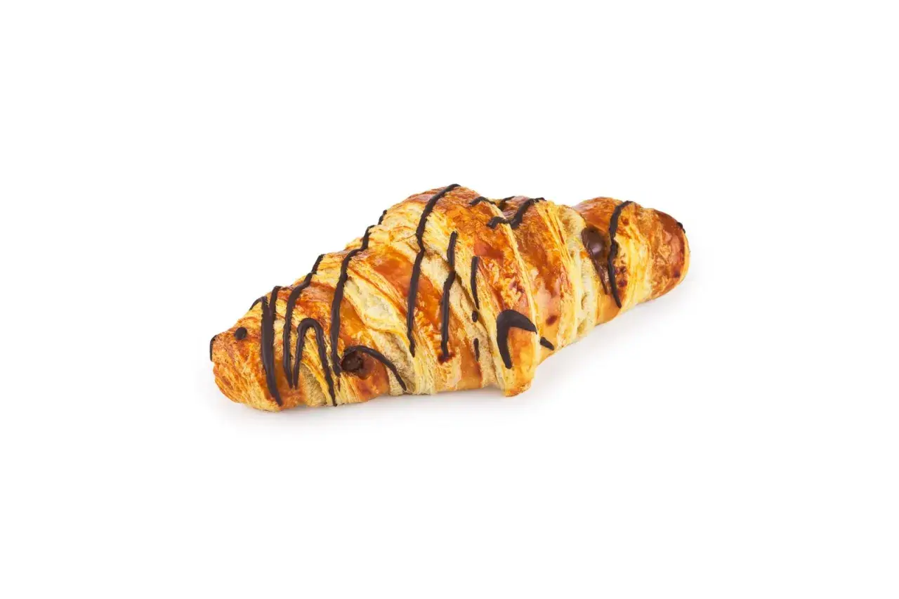 Złocisty croissant z czekoladą, idealny na śniadanie. Sprawdź jego croissant z czekoladą kcal.