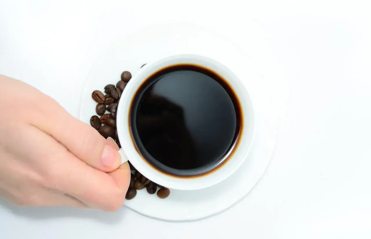 Sekrety mocnej kawy w małej filiżance: Zostań domowym baristą!
