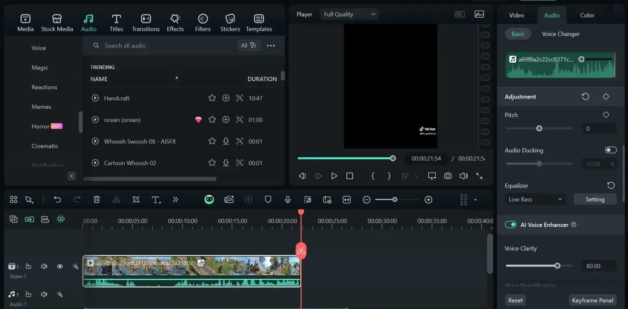 Edytor wideo z panelem audio, gdzie można dostosować modulator głosu, pitch, audio ducking i equalizer.