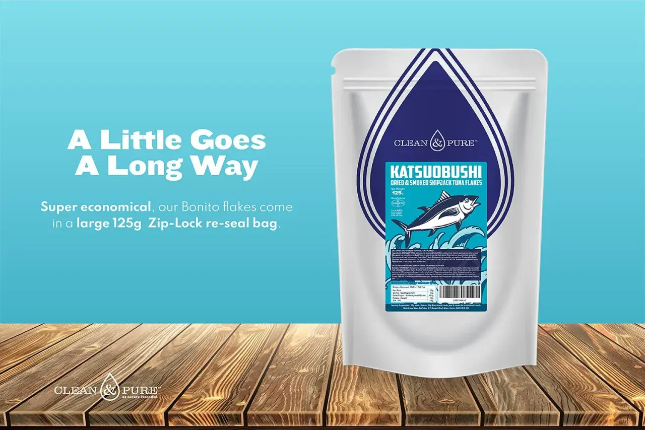 Duża paczka 125g płatków bonito (katsuobushi) – suszonego i wędzonego tuńczyka. "A little goes a long way" – mało wystarcza na długo.