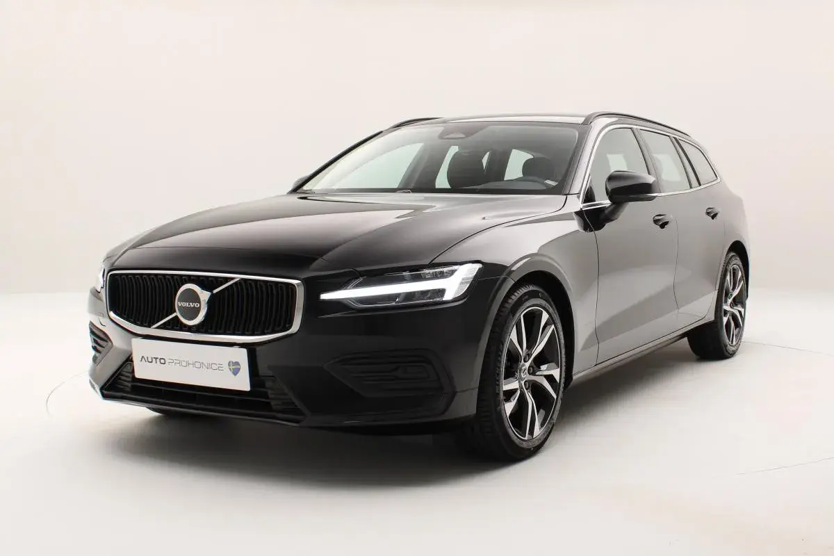 Czarny Volvo V60. Zastanawiasz się, jaki silnik wybrać do tego stylowego kombi?