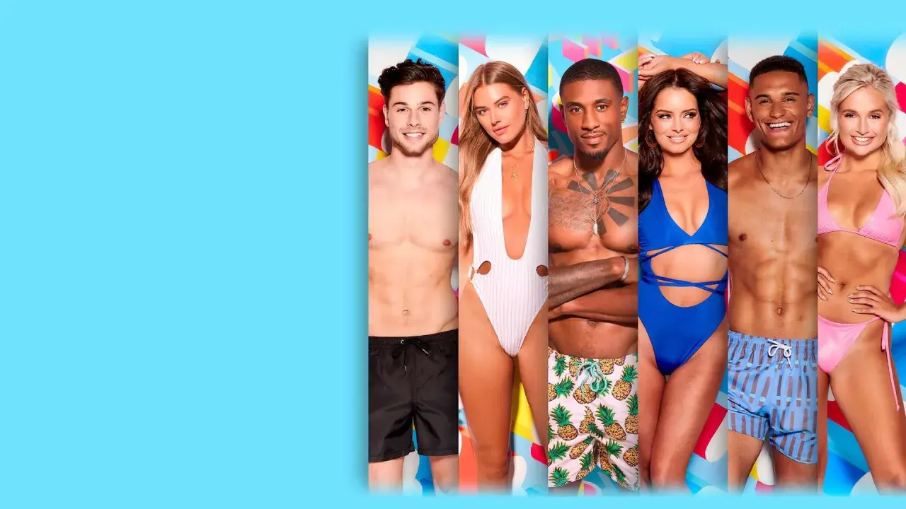 Uczestnicy Love Island 7 w letnich stylizacjach, gotowi na gorące romanse i wyzwania.