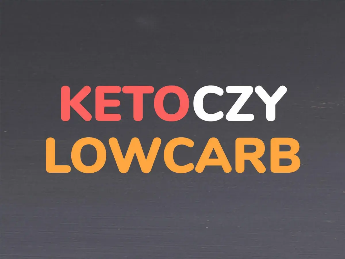 Napis KETO CZY LOW CARB w kolorach czerwonym, białym i pomarańczowym na ciemnym tle.