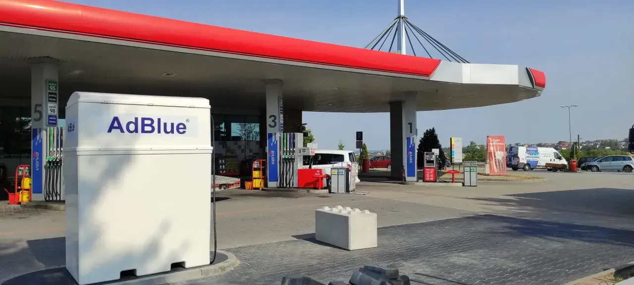 Dystrybutor AdBlue na stacji Orlen. Sprawdź aktualną cenę AdBlue, aby zadbać o swój pojazd.
