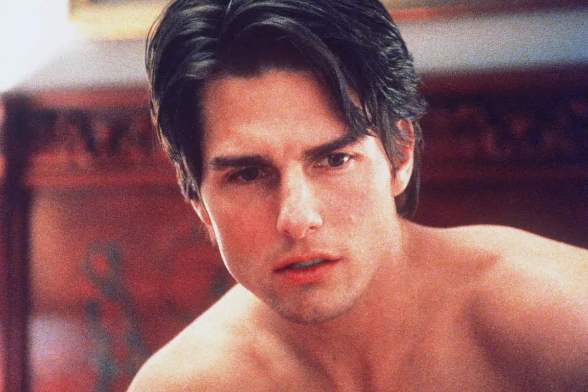 Tom Cruise w jednym ze swoich filmów, z charakterystycznym spojrzeniem.
