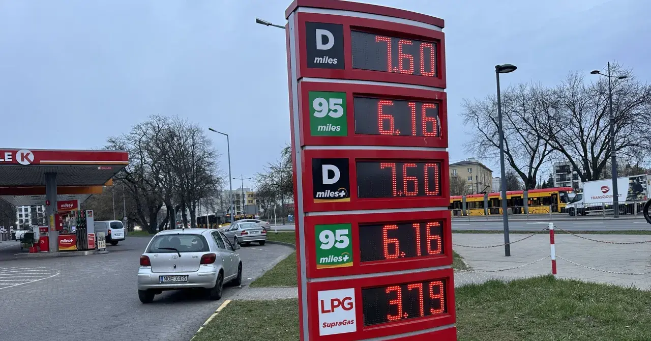 Cena paliwa za litr dzisiaj: Diesel 7,60 zł, benzyna 95 6,16 zł, LPG 3,79 zł.